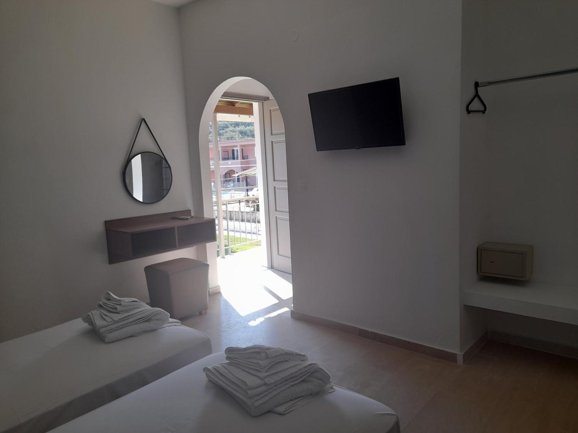 Euphoria Complexb Apartment Kavos Bagian luar foto
